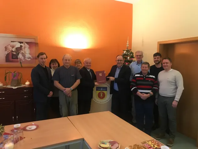 Bild: Brückenproblem gelöst – so geht Bürgermeister!