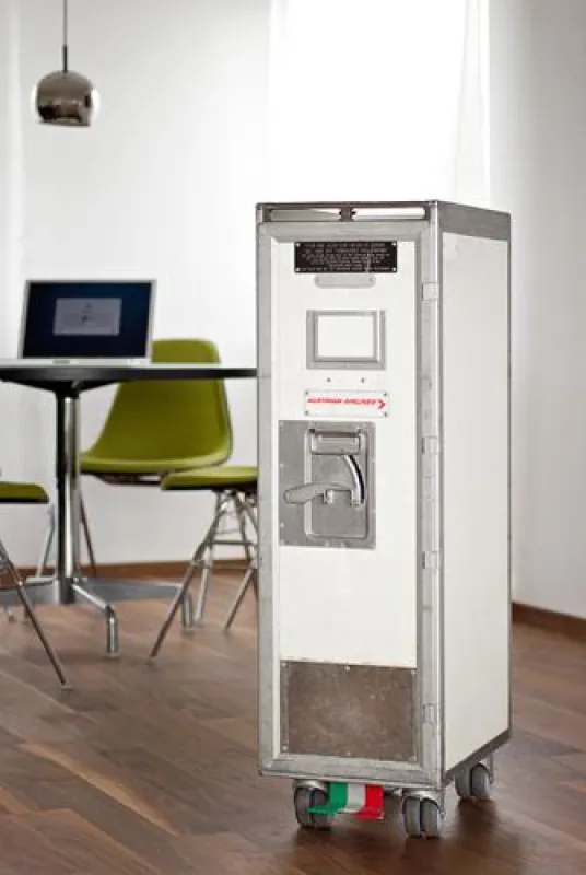 Airlinetrolley als Designobjekt im Wohnbereich