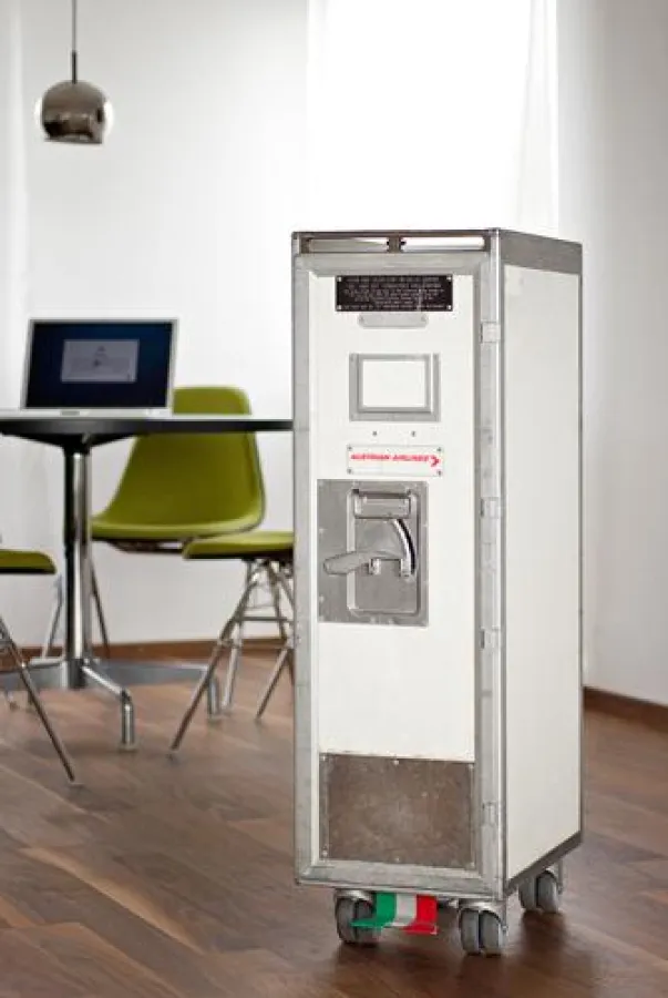 Airlinetrolley als Designobjekt im Wohnbereich
