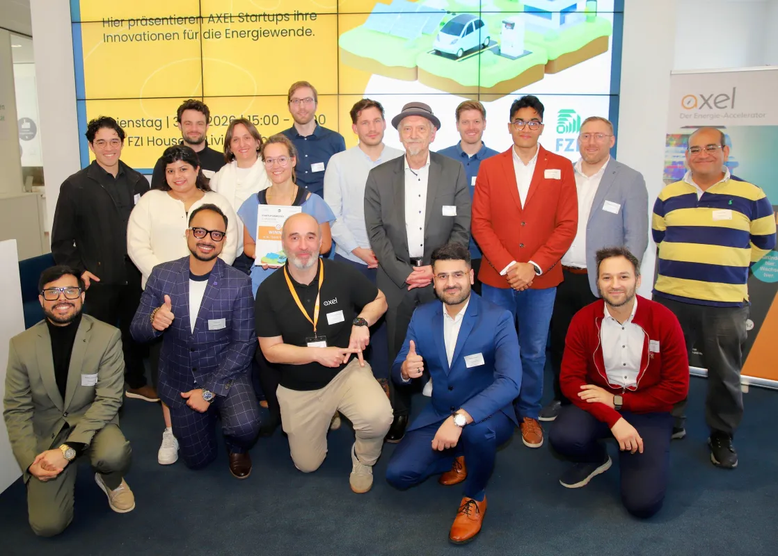 Gründerinnen und Gründer der teilnehmenden Teams beim „AXEL Startup Demo Day“ (© fokus.energie)