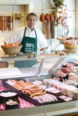 Bild: Kölner Betrieb verarbeitet täglich frisch Fleisch von Thönes Natur