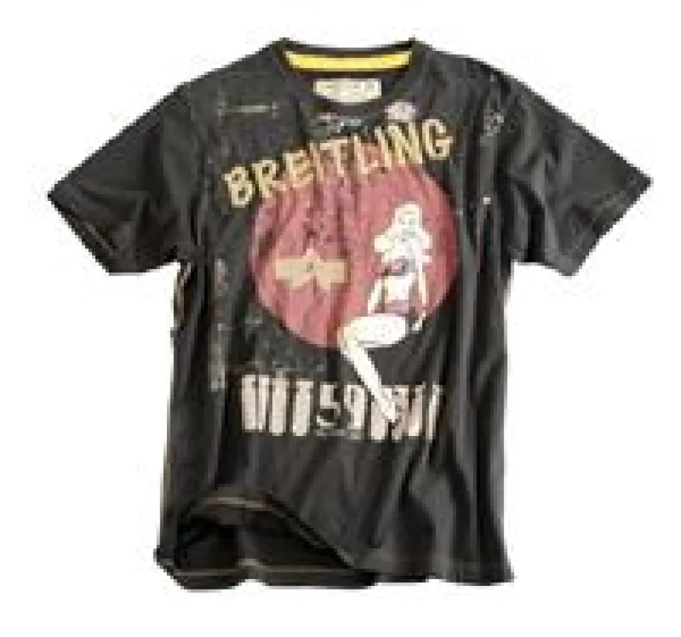 (FOTO: Alpha Industries) Braunes Basic T-Shirt im aktuellen Vintage-Look und ?Nose Art?-Motiv