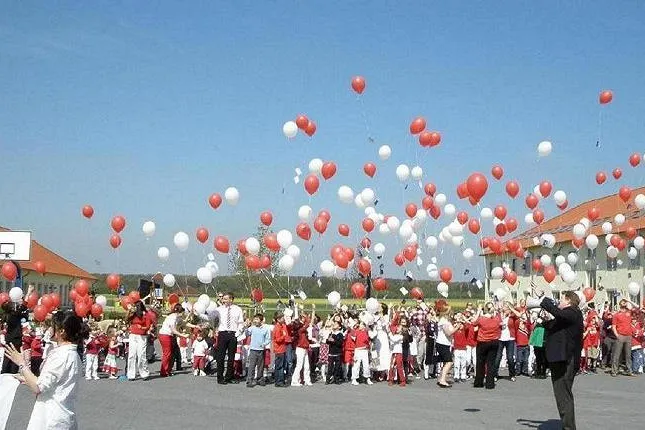 St. George's School feiert 25-jähriges Jubiläum Bild: St. George's School feiert 25-jähriges Jubiläum