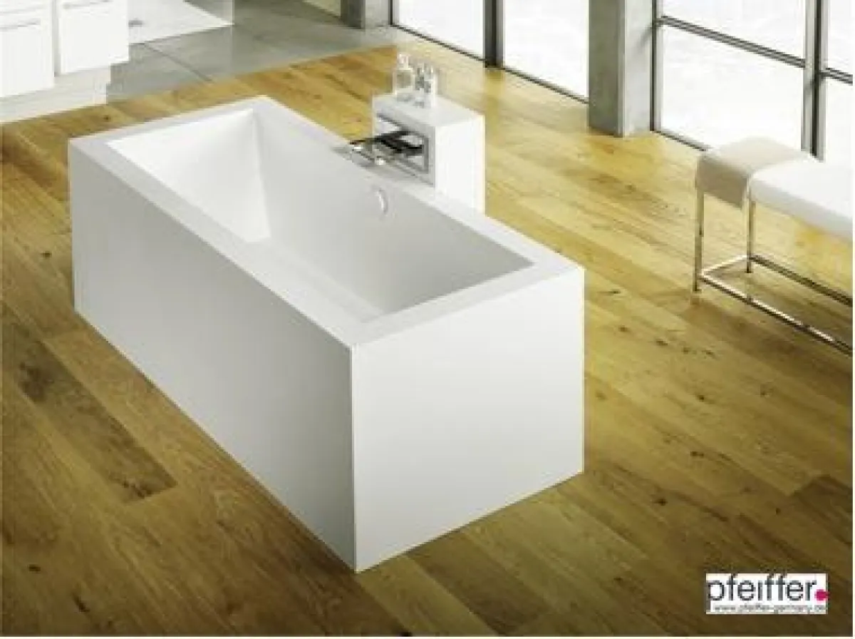 Die Aquamaster Badewanne in der Ausführung Cube von Pfeiffer & Söhne