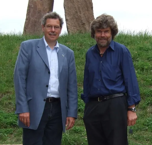 Tourismusprofessor Axel Dreyer der Hochschule Harz und Reinhold Messner im Gespräch Bild: Tourismusprofessor Axel Dreyer der Hochschule Harz und Reinhold Messner im Gespräch