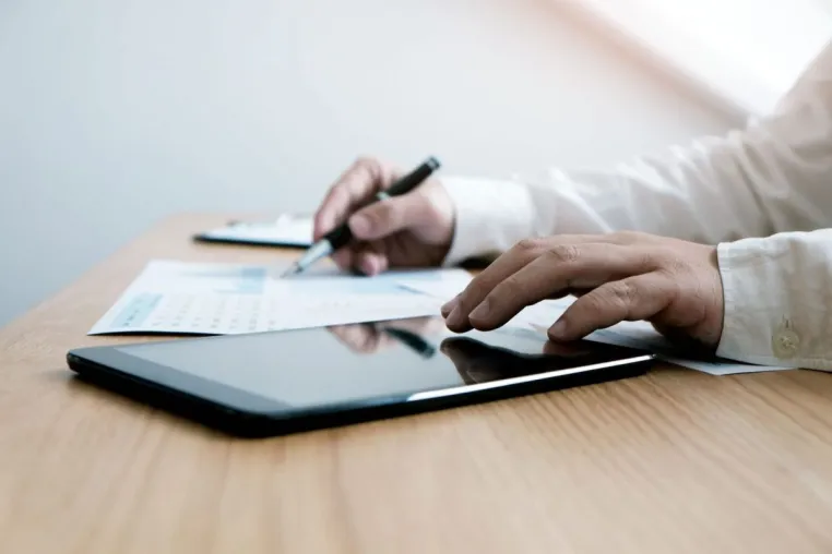 Schutzschild für Compliance Officer: Die Unverzichtbarkeit von D&O Versicherungen Bild: Schutzschild für Compliance Officer: Die Unverzichtbarkeit von D&O Versicherungen