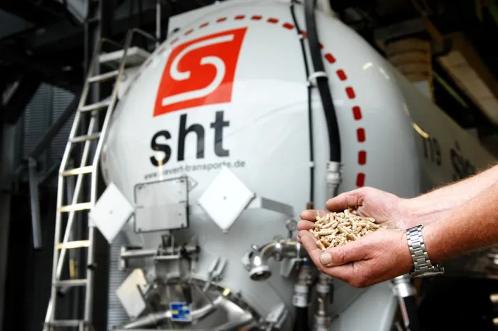 Sievert Handel Transporte steigt mit EC Bioenergie GmbH aus Heidelberg in die Pelletlogistik ein Bild: Sievert Handel Transporte steigt mit EC Bioenergie GmbH aus Heidelberg in die Pelletlogistik ein
