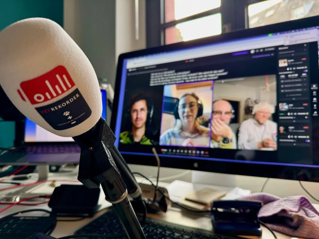 VET REKORDER, der Tiermedizin-Podcast erscheint einmal im Monat. (© Andreas Moll)