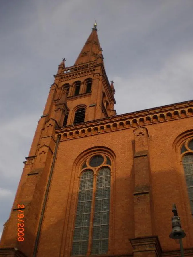 In der Zwölf-Apostel-Kirche wird am 10.12.2008, 21.30 Uhr, eine Andacht mit Diakonie-Präsident Kottnik gefeiert.
