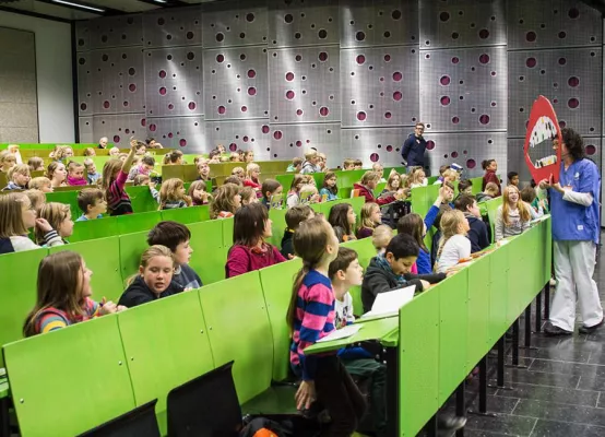 Bild: Junior-Studenten bekamen hilfreiche Tipps zur täglichen Zahnpflege