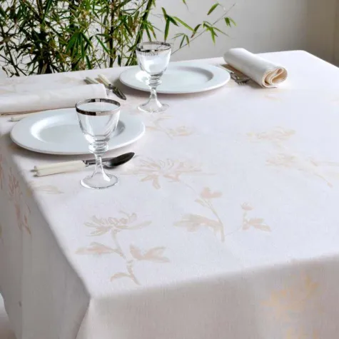 Bild: Online-Angebot mit Reinleinen und Halbleinen erweitert