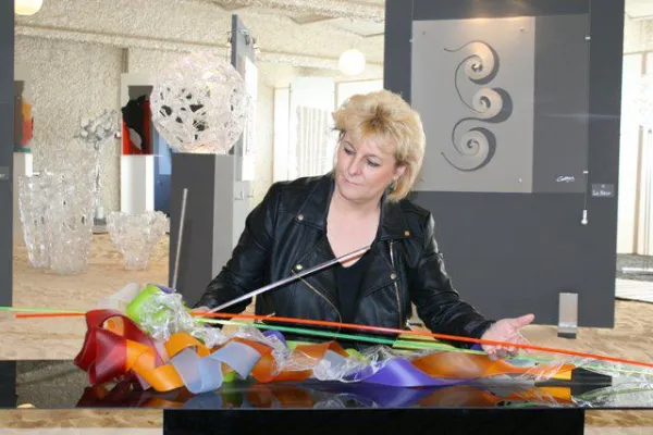 Bild: Creation Crettaz präsentiert WaveWorks: Flechtkunst in Acrylglas, Vernissage am 21. Oktober 2012, 11.00 Uhr