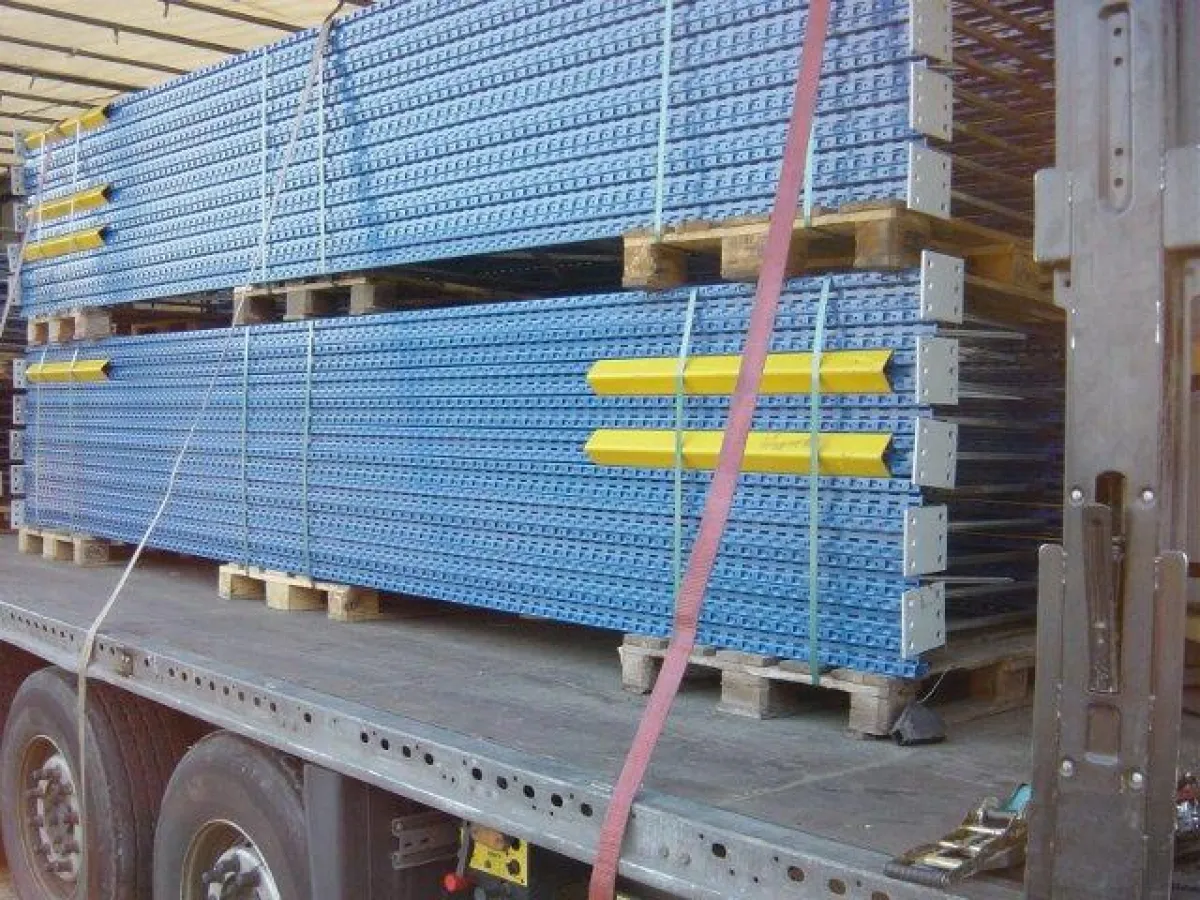 Anlieferung eines gebrauchten Palettenregales