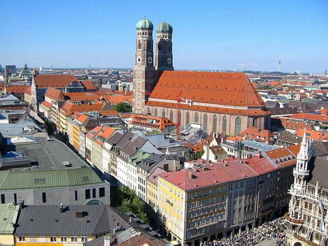 München feiert 2008 seinen 850. Stadtgeburtstag und die rhw beim 10. Symposium am 20. Juni 2008 (Foto: Verlag Neuer Merkur)