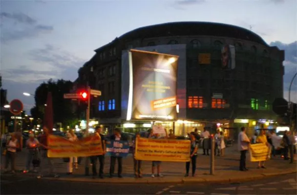 Aktionsbündnis be-4-tempelhof.de - Spontandemonstration in Tempelhof Bild: Aktionsbündnis be-4-tempelhof.de - Spontandemonstration in Tempelhof