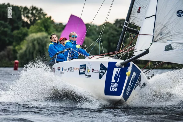 Bild: DAS HSC WOMEN TEAM GEWINNT ZUM ZWEITEN MAL IN FOLGE DIE WELTWEIT GRÖSSTE FRAUENREGATTA