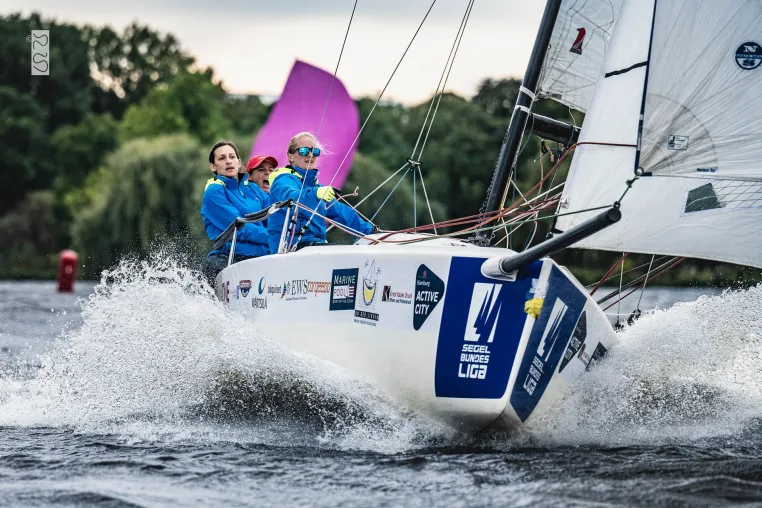Bild: DAS HSC WOMEN TEAM GEWINNT ZUM ZWEITEN MAL IN FOLGE DIE WELTWEIT GRÖSSTE FRAUENREGATTA