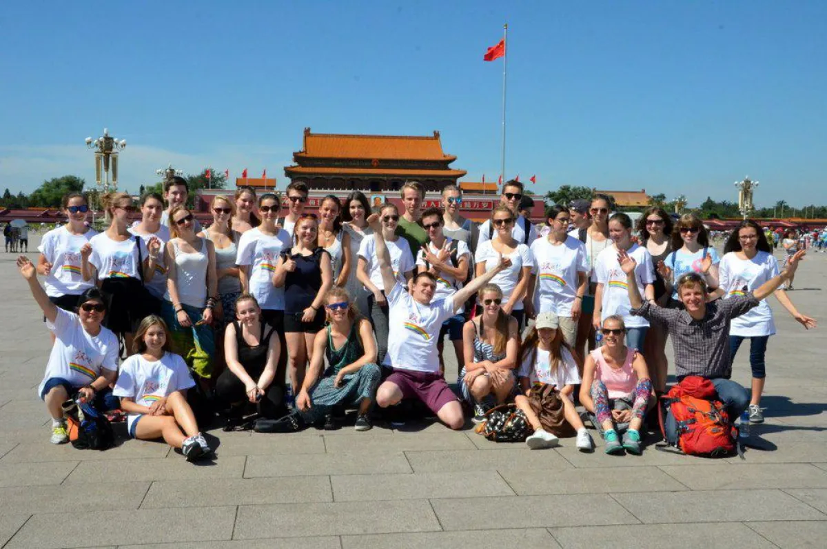 Die bayerische Schülergruppe auf dem Tian'anmen Platz in Peking