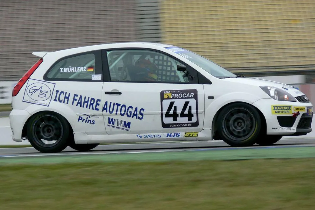 Der Fiesta ST GAS fährt monovalent mit einer Prins VSI Autogasanlage.