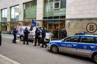 Bild: "Bogner tötet": Anti-Pelz-Aktion von Tierschützern löst Polizei-Einsatz in Dortmund aus