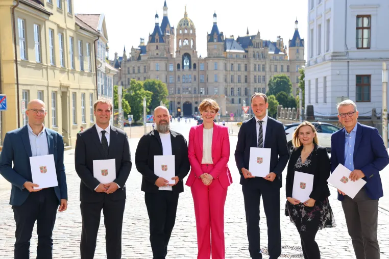 Bild: Sechs neue Professorinnen und Professoren für Universitäten und Hochschulen im Land