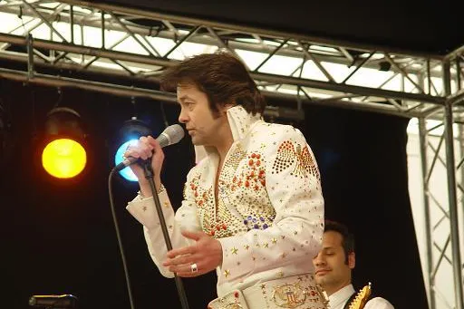 Bild: Mannheimer Tonstudio lässt Elvis auf dem Maimarkt rocken