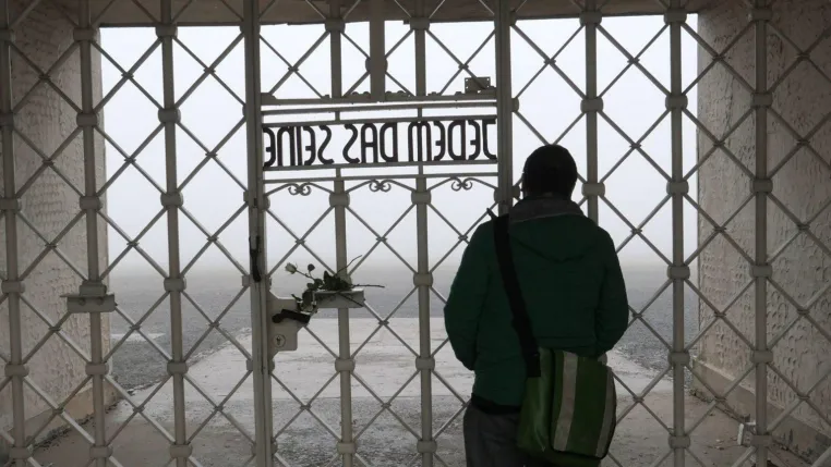 Premiere am 04.09.2020: „Monolog mit meinem „asozialen“ Großvater – Ein Häftling in Buchenwald“ Bild: Premiere am 04.09.2020: „Monolog mit meinem „asozialen“ Großvater – Ein Häftling in Buchenwald“