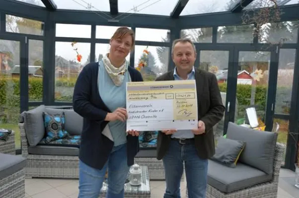 Bild: Laufend gegen Krebs: Erlöse in Chemnitz übergeben