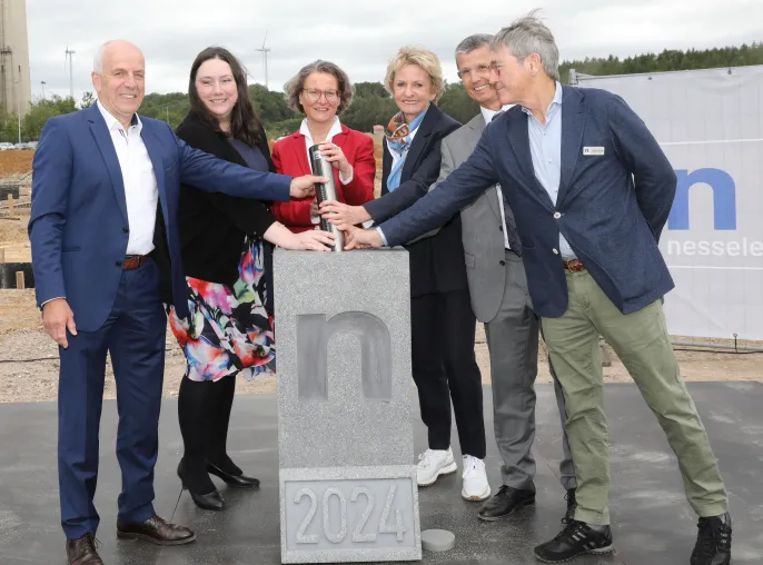 Bild: nesseler Gruppe legt Grundstein für neuen Standort in Weisweiler