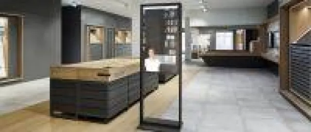 Bild: Flexibel einsetzbare Stele für Digital Signage Anwendungen