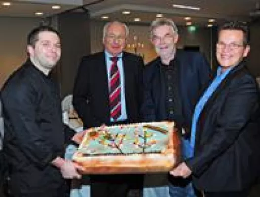 Das Mercure Hotel Düsseldorf Hafen und das Kinder- und Jugendhospiz Regenbogenland sagen DANKESCHÖN Bild: Das Mercure Hotel Düsseldorf Hafen und das Kinder- und Jugendhospiz Regenbogenland sagen DANKESCHÖN