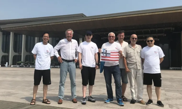 Bild: Qingdao: Fan Club der Ruder Union Arkona von Berlin im Olympiahafen