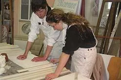 Bild: Restaurator/in im Maler- und Lackiererhandwerk und Maler/in für Instandsetzungsarbeiten in der Denkmalpflege
