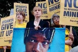 Protest gegen Vedanta: Höchste Zeit für ein Ende der Niyamgiri-Mine Bild: Protest gegen Vedanta: Höchste Zeit für ein Ende der Niyamgiri-Mine