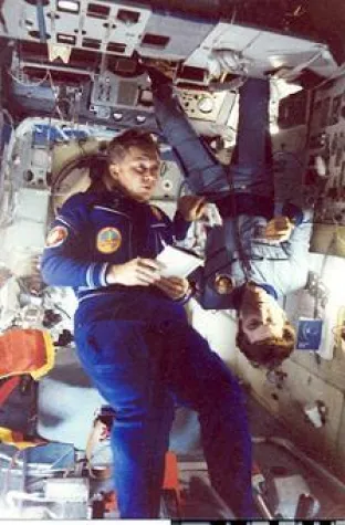 Völlig schwerelos - Sigmund Jähn, der erste deutsche Kosmonaut im All Bild: Völlig schwerelos - Sigmund Jähn, der erste deutsche Kosmonaut im All