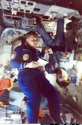 Bild: Völlig schwerelos - Sigmund Jähn, der erste deutsche Kosmonaut im All