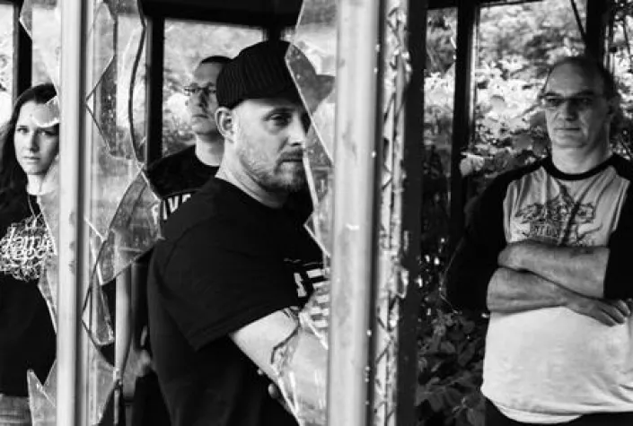 Bild: Schweizer Metal ohne Scheuklappen: Ten-4