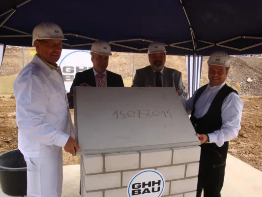 Bild: Grundstein für die Zukunft