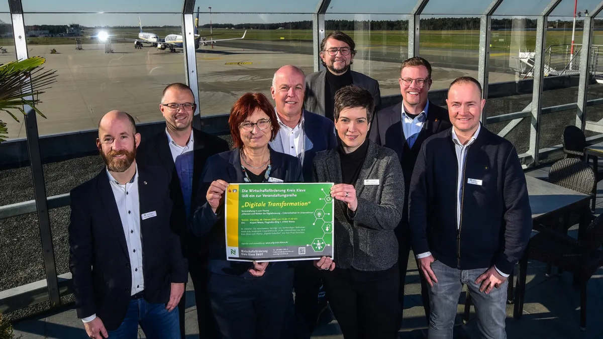 André Voller (l.) von der Digiwerkstatt 4.B bei der Veranstaltungsreihe „Digitale Transformation