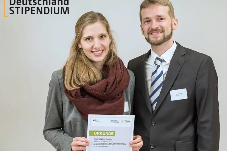 Bild: Artemis Augenklinik-Gruppe stiftet Deutschlandstipendium