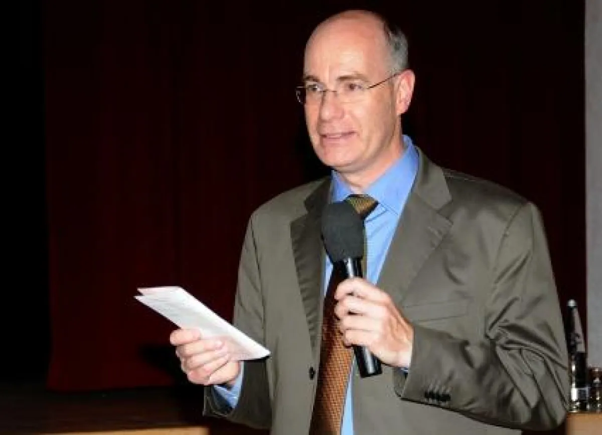 Dr. Holger Dittmann, Chefarzt der Orthopädisch-Unfallchirurgischen Rehabilitation der Simssee Klinik bei seinem Vortrag