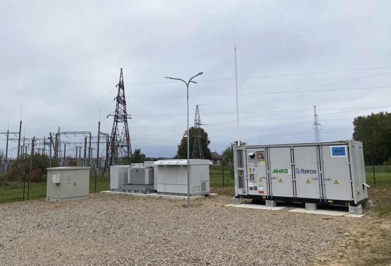 Bild: Batteriespeicher im Regelleistungsmarkt für mehr Netzstabilität: Ignitis und emsys VPP erweitern Kooperation