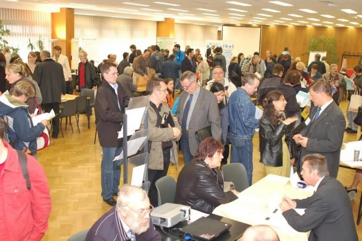 Reger Publikumsverkehr auf der 5. Stellenbörse des Ringes der Arbeitsvermittler
