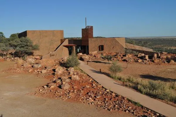 Bild: In Queenslands Outback öffnet neues Dinosaurier-Besucherzentrum