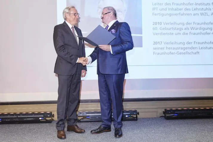 Bild: Professor Fritz Klocke empfängt hohe Auszeichnung der Fraunhofer-Gesellschaft