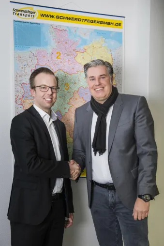 Fabian Rogalla steigt in Schwerdtfeger Gruppe ein Bild: Fabian Rogalla steigt in Schwerdtfeger Gruppe ein