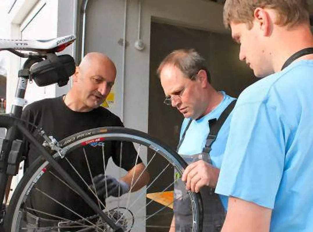 Das Team der Liebenau Gebäude- und Anlagenservice GmbH (LiGAS) beim Check.