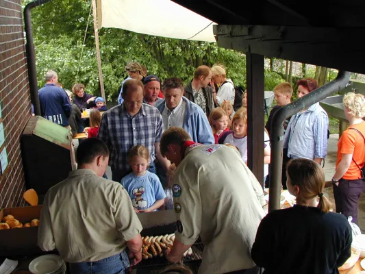 Bild: Sendener Pfadfinder "verpflegen" Mai-Ausflügler