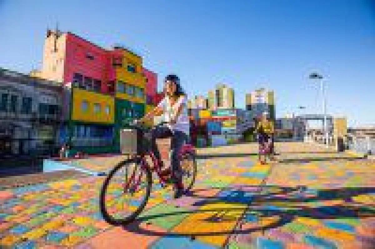 La Boca mit Fahrrad/ Ente de turismo de la ciudad de Buenos Aires