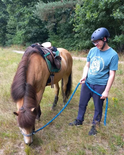 Bild: Rosa-Bathon-Stiftung ermöglicht Therapeutisches Reiten für Menschen mit Behinderung